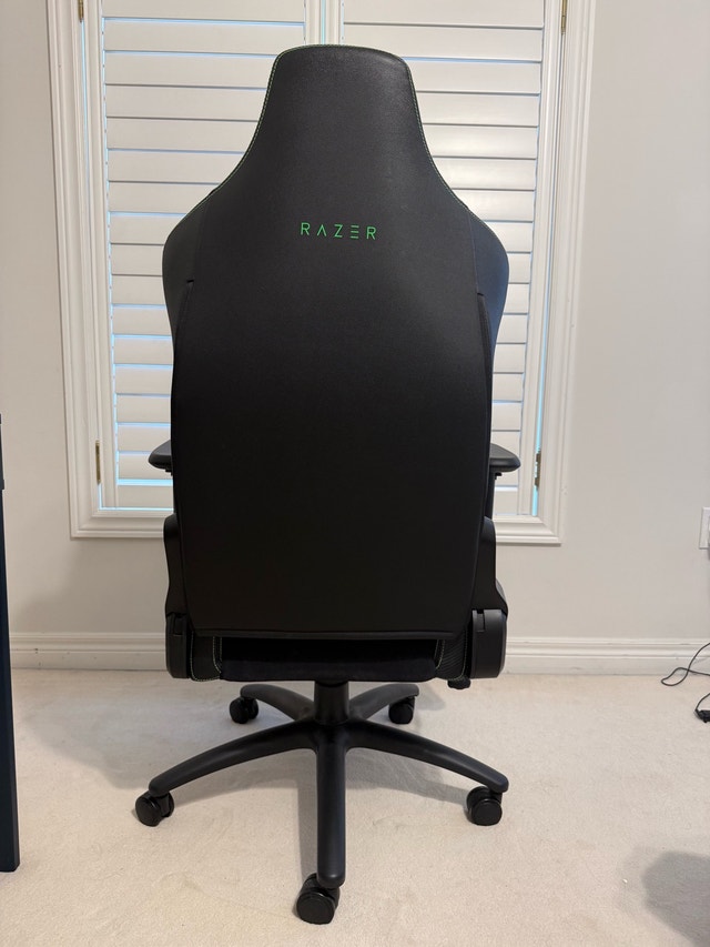 RAZER ISKUR V2 LEATHER GAMING CHAIR - photo 2