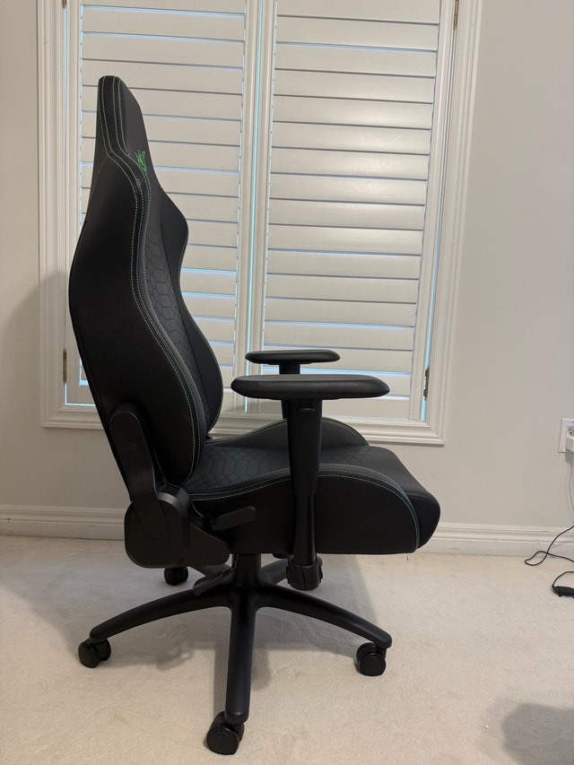 RAZER ISKUR V2 LEATHER GAMING CHAIR - photo 3