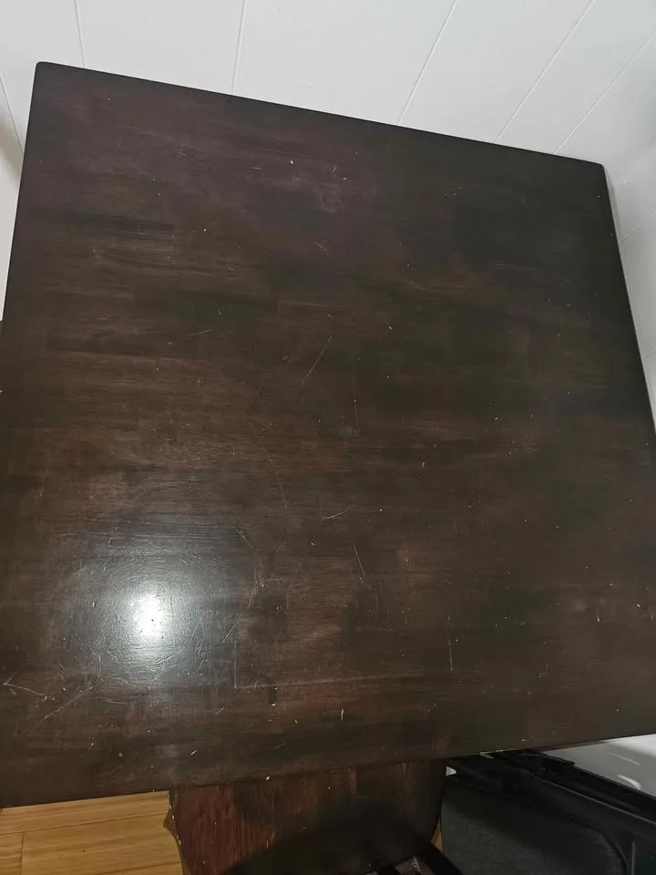 Counter Height table + chairs image indicator(2)