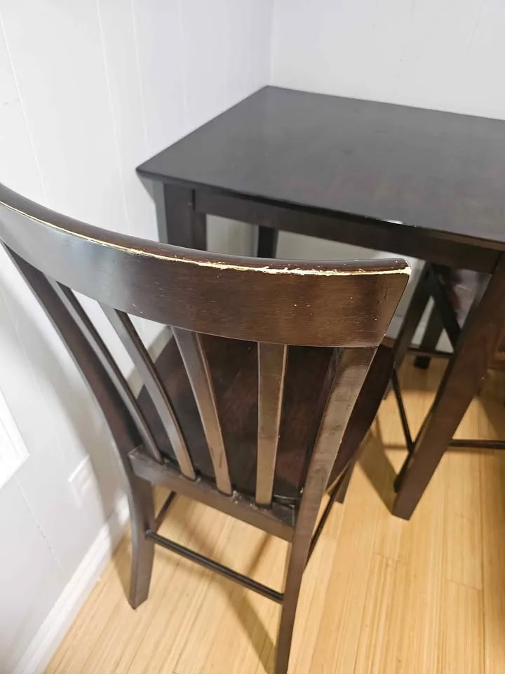 Counter Height table + chairs image indicator(5)