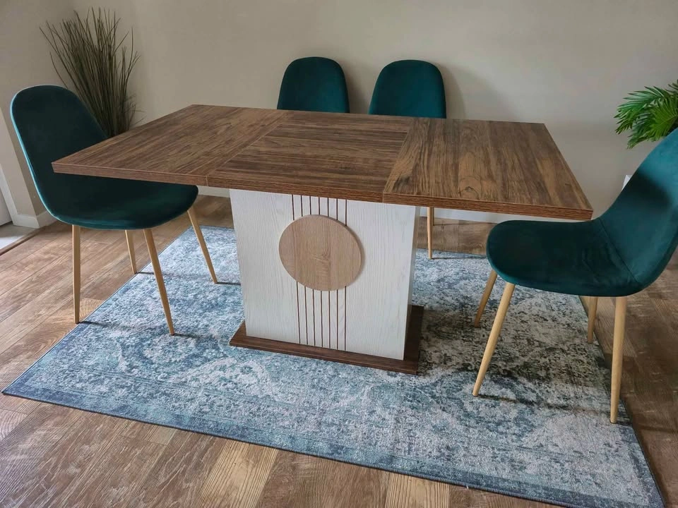 Almost New. 55" Rectangle Dinning Table. - photo 4