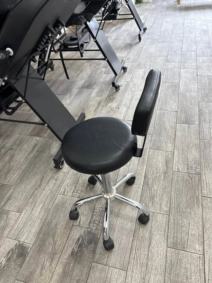 Eyebrow extensions table and chair - photo 2