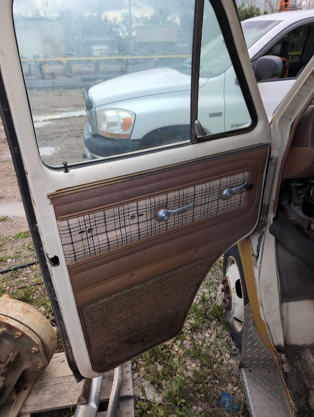 1980 c30 van front clip and doors - photo 4