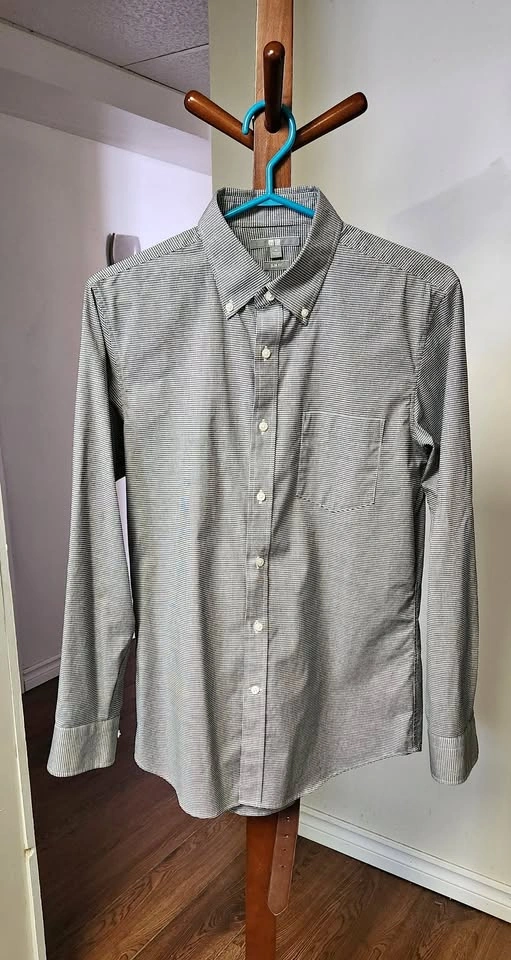 Uniqlo Black & White Checkered Dress Shirt - Medium - Slim Fit
