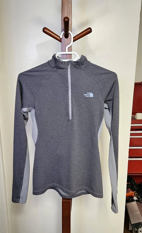 North Face Long Sleeve Quarter Zip - Size XS - Woman