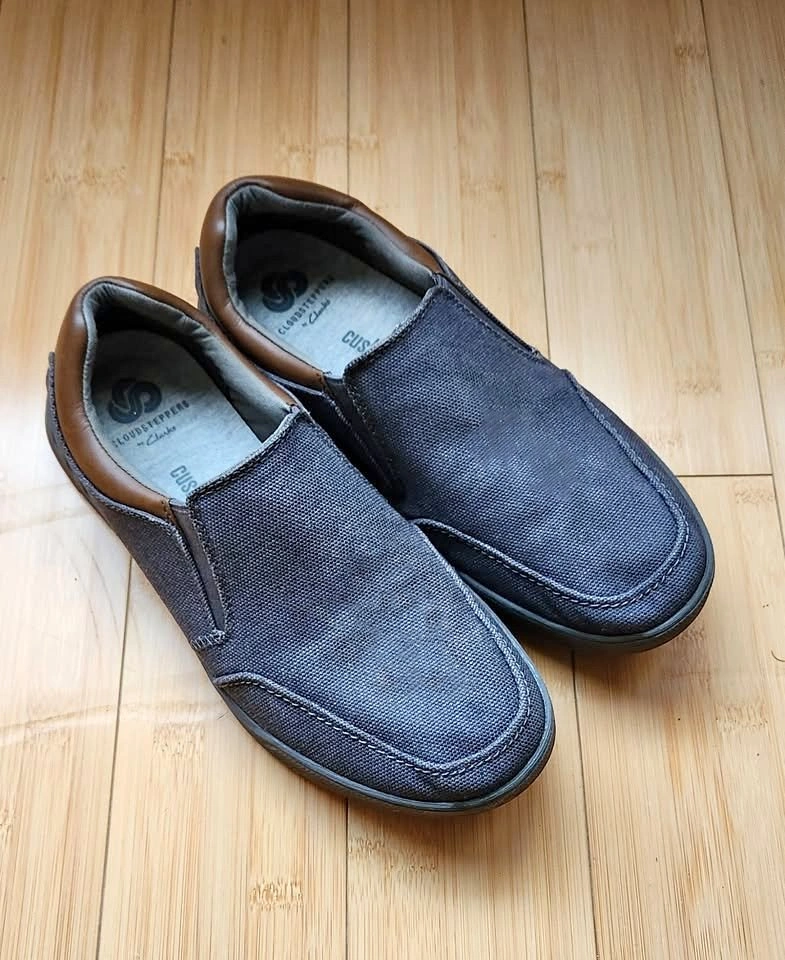 Clarks Cloudsteppers Slip-On Shoes - Men Size 8 US