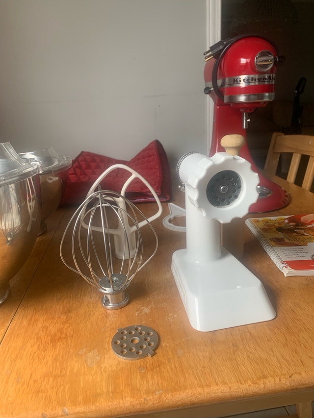Like NEW kitchenaid artisan mixer comes with meat - photo 4