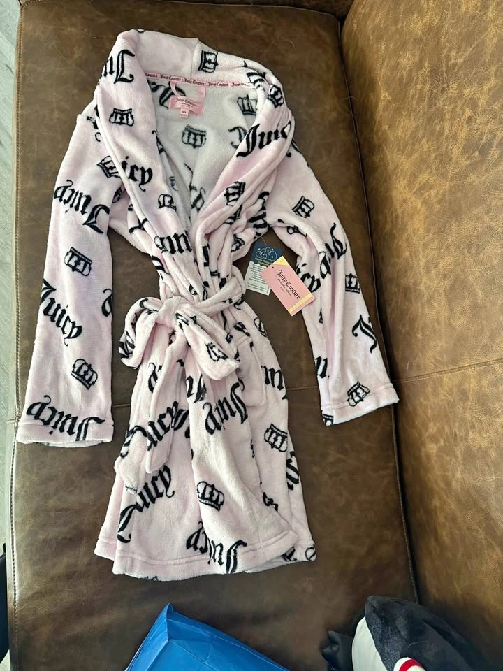 Juicy Couture Robe child size 6/8 tags on