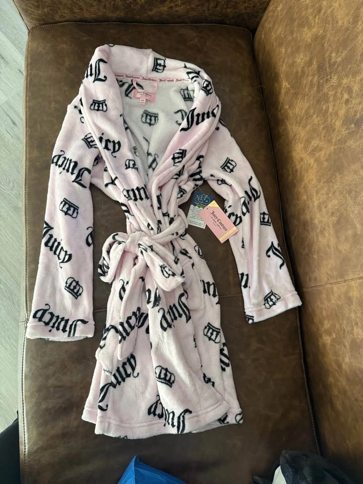 Juicy Couture Robe child size 6/8 tags on - photo 2