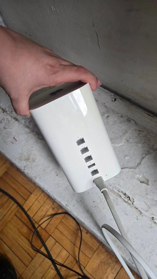 Apple Airport Extreme Model A1521 WiFi Router - photo 2