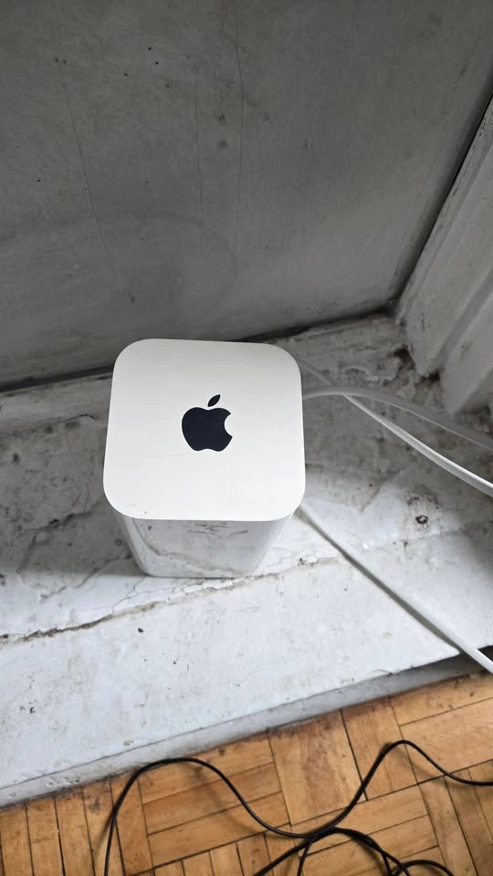 Apple Airport Extreme Model A1521 WiFi Router - photo 4
