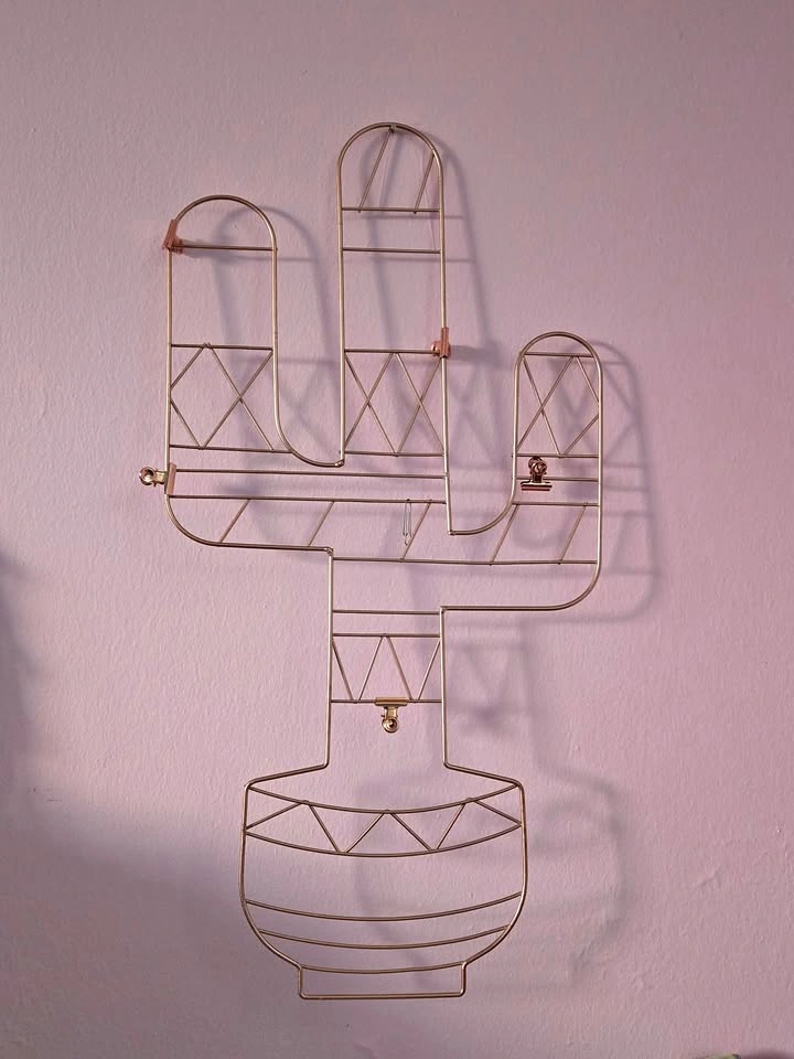 boho rosegold wire photo holder with clips. cactus shaped