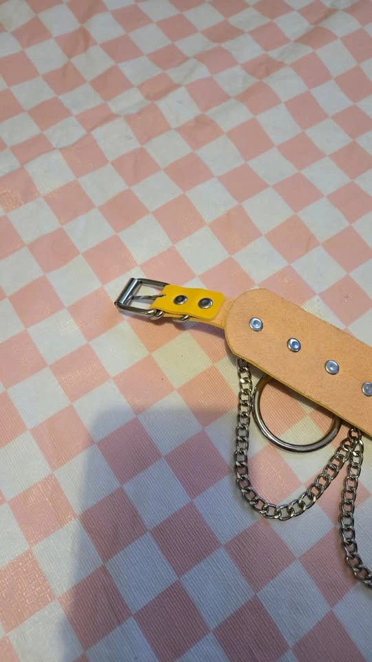 yellow leather choker, with chains and o-rings - photo 3