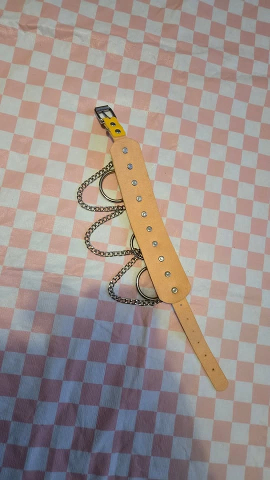 yellow leather choker, with chains and o-rings - photo 4