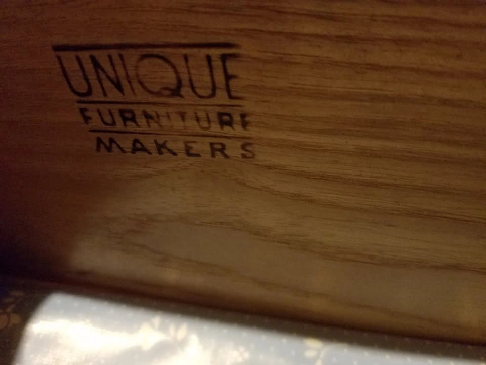 Dresser with brass handles - photo 2