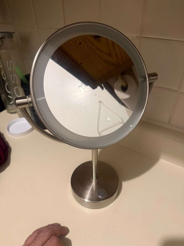 Lighted Makeup Mirror 1X/7X Magnification Cordless Vanity - photo 2