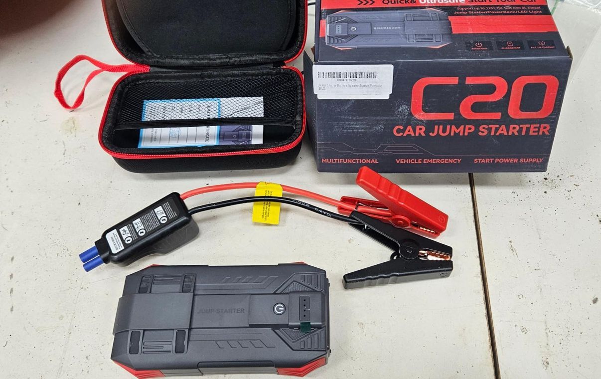 4000A Portable Car Battery Jump Starter Pack - photo 2