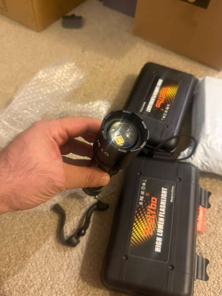 Rechargeable 2600 Lumens LED Flashlight - photo 4