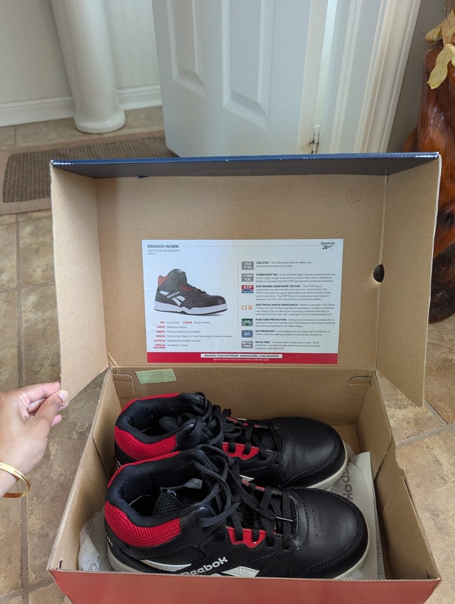 Men's 9.5W Reebok Safety Work Shoes