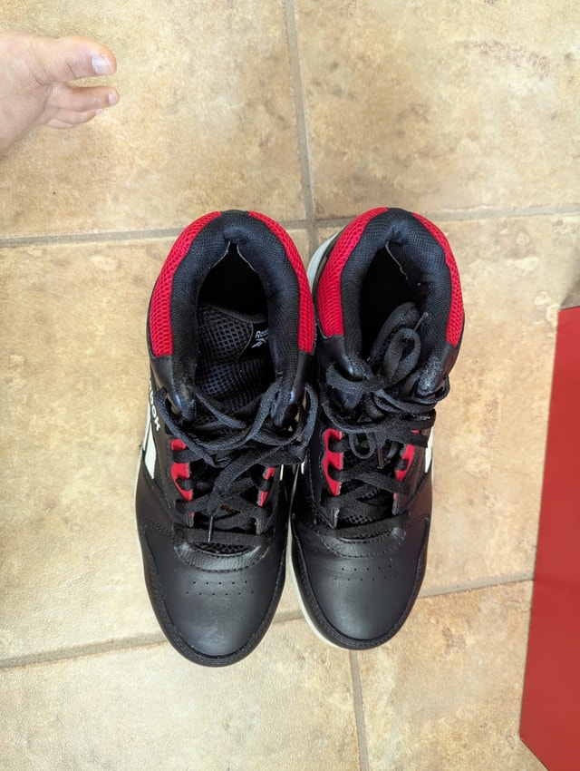 Men's 9.5W Reebok Safety Work Shoes - photo 4