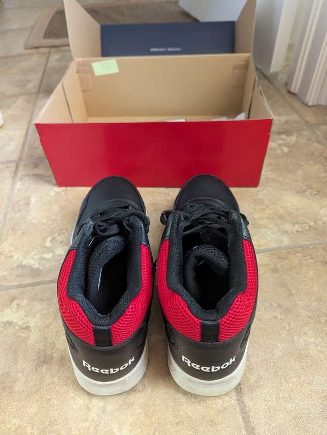 Men's 9.5W Reebok Safety Work Shoes - photo 5