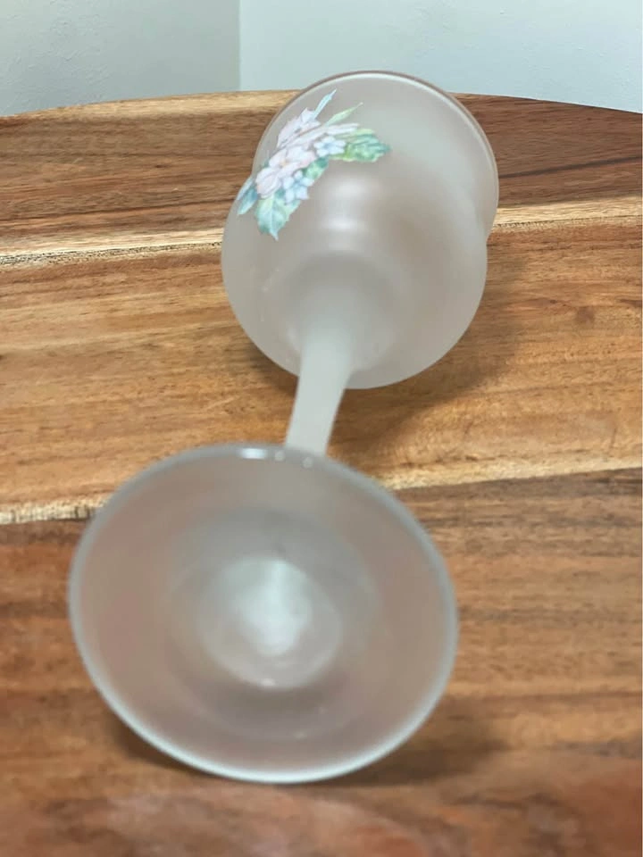 Vintage L.E. Smith frosted satin glass tulip candle holder - photo 5