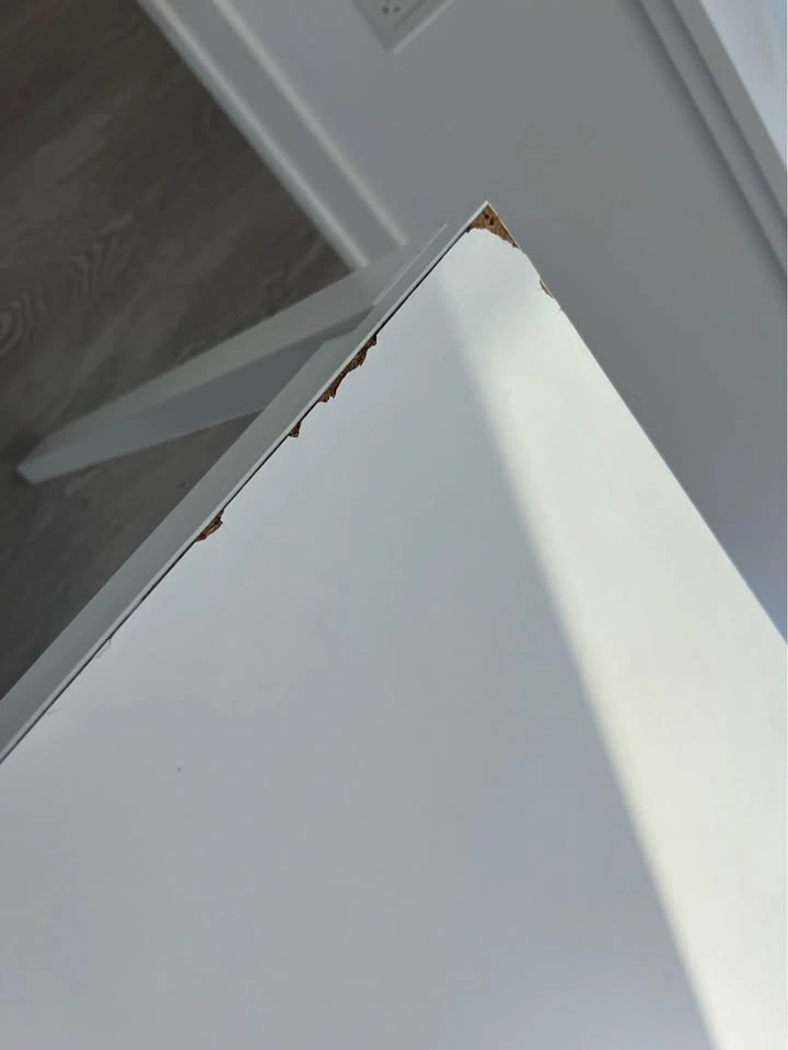 White table or desk - photo 3