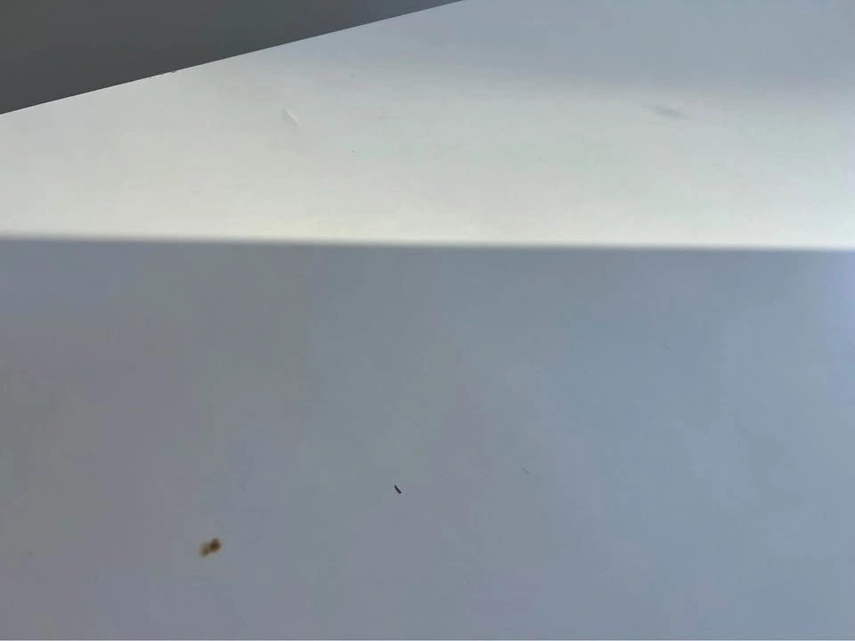 White table or desk - photo 4