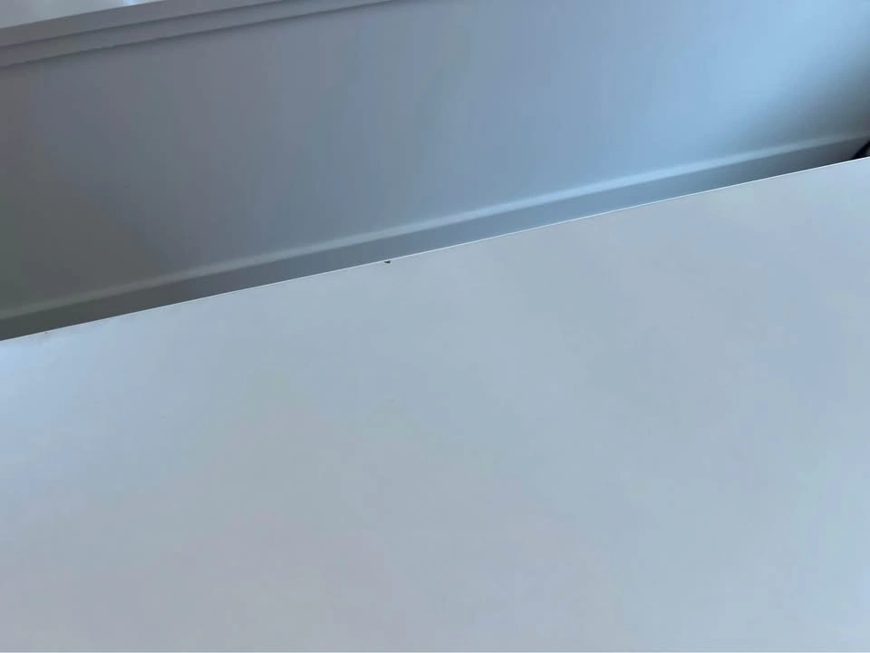 White table or desk - photo 5