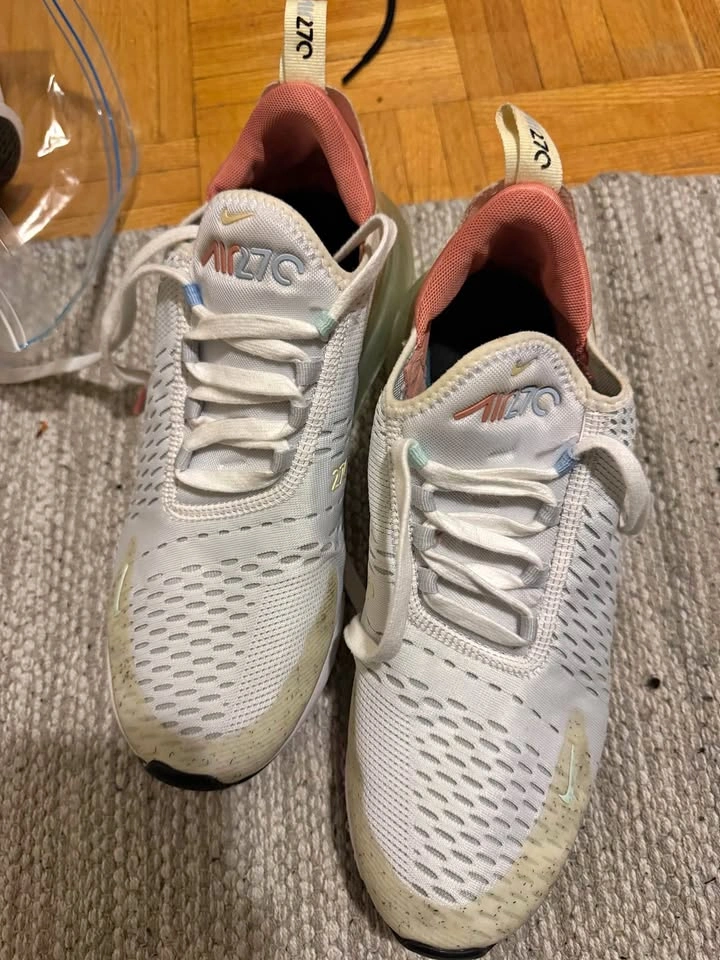 Nike Air Max 270 (size 9)