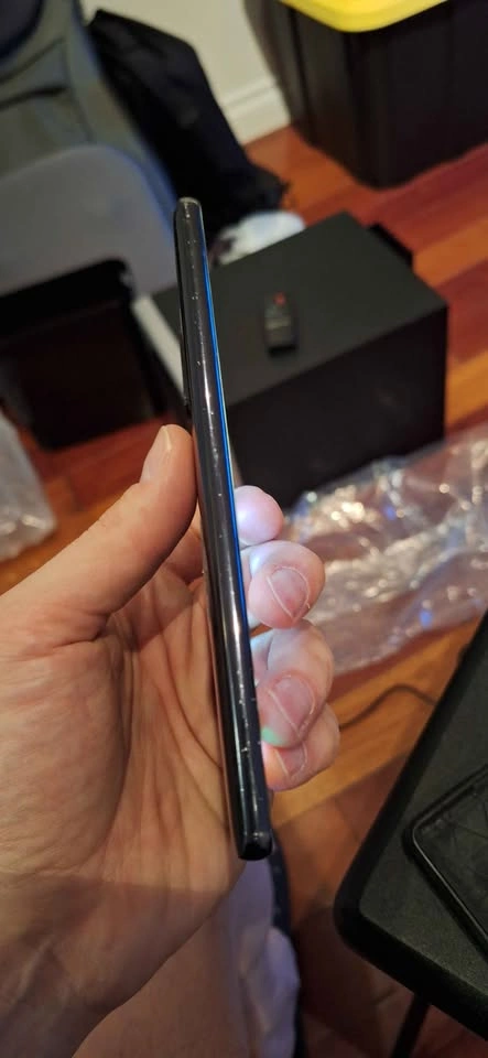 Samsung A71 5G damaged but working screen - photo 3