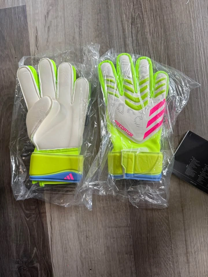 Adidas Predator Goalkeeper Gloves Match Fingersave size 8 - photo 2