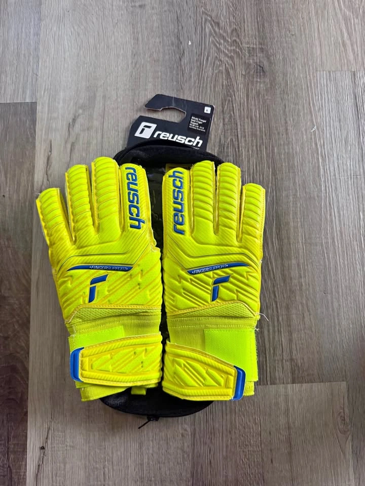 Reusch Attrakt Grip Finger Support Goalkeeper Gloves Size 7