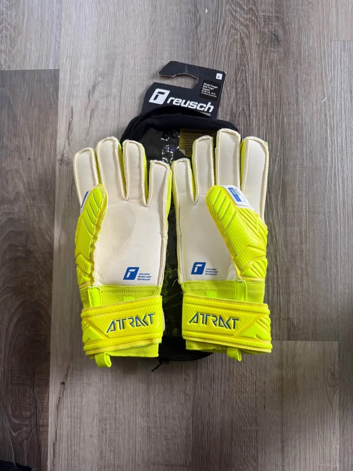 Reusch Attrakt Grip Finger Support Goalkeeper Gloves Size 7 - photo 3