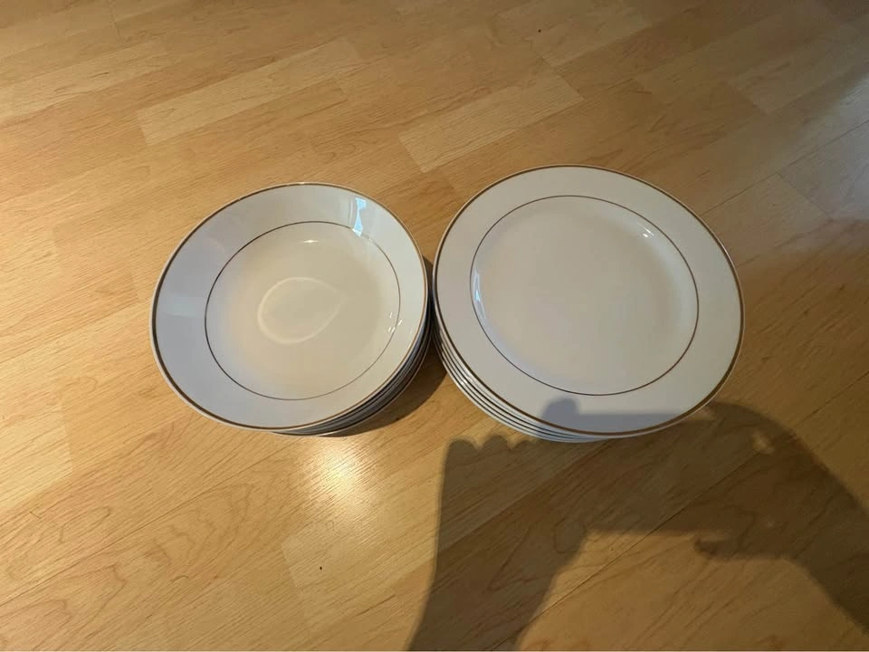 Plates and bowls - photo 3