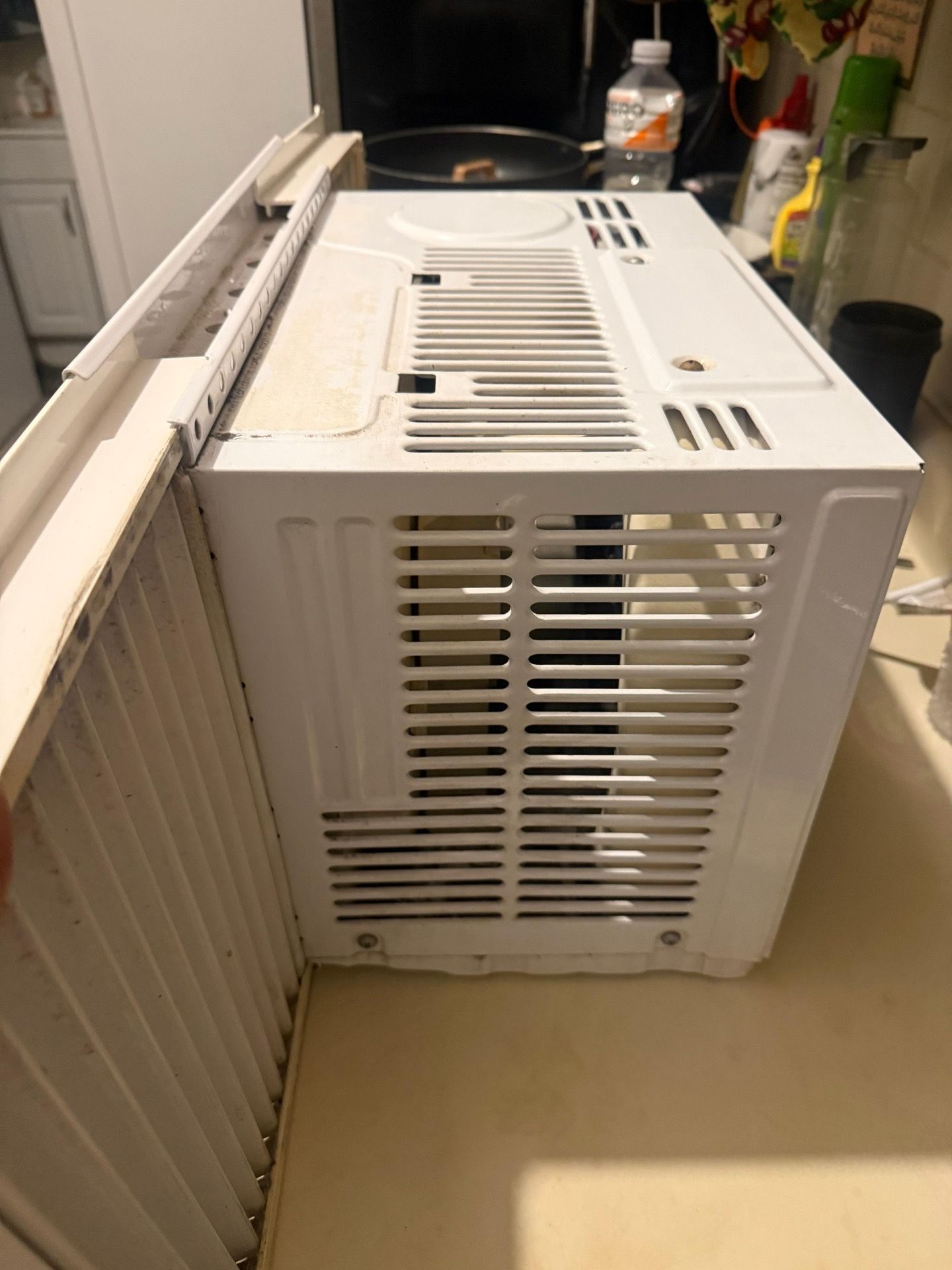 Frigidaire 5,000 BTU Window Air Conditioner - photo 5