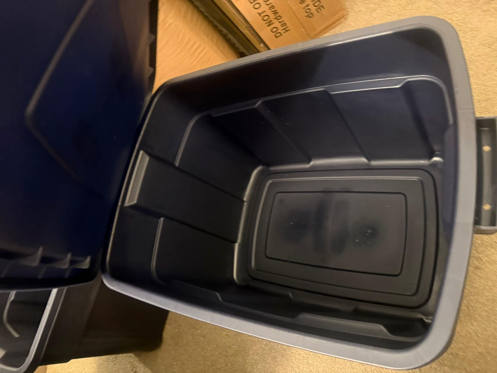 Rubbermaid Roughneck Storage Box, 31 Gal, Dark Indigo - photo 5