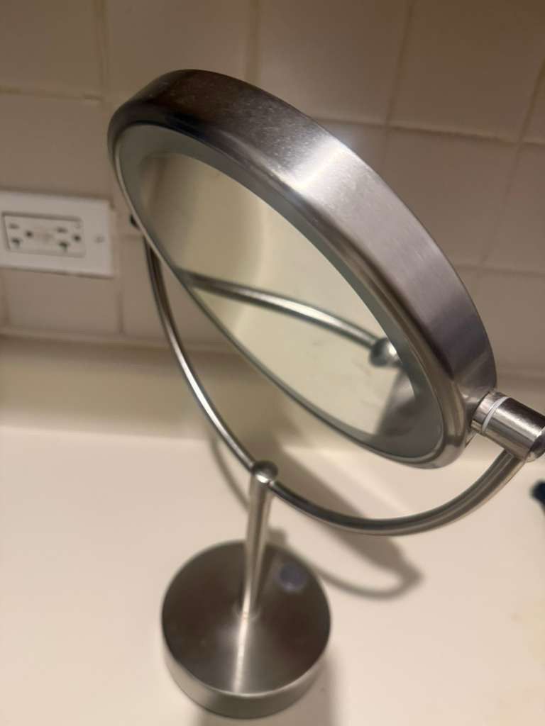 Lighted Makeup Mirror 1X/7X Magnification Cordless Vanity - photo 4
