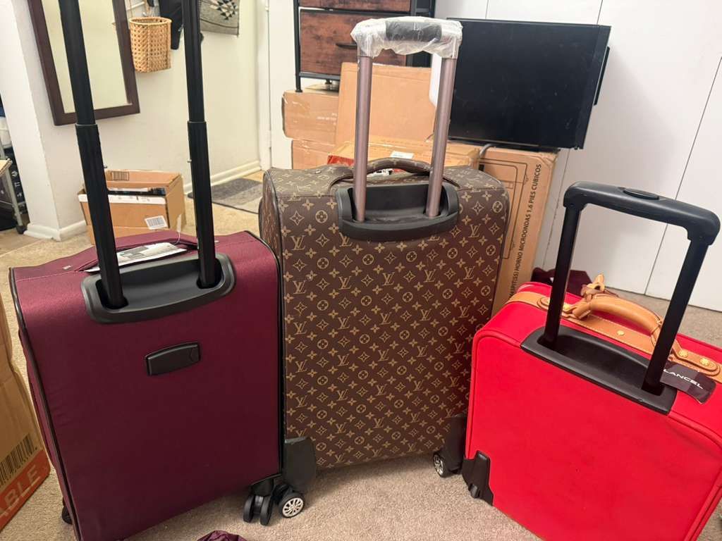 Expandable Travel Suitcase with 4 Wheels - New - photo 4