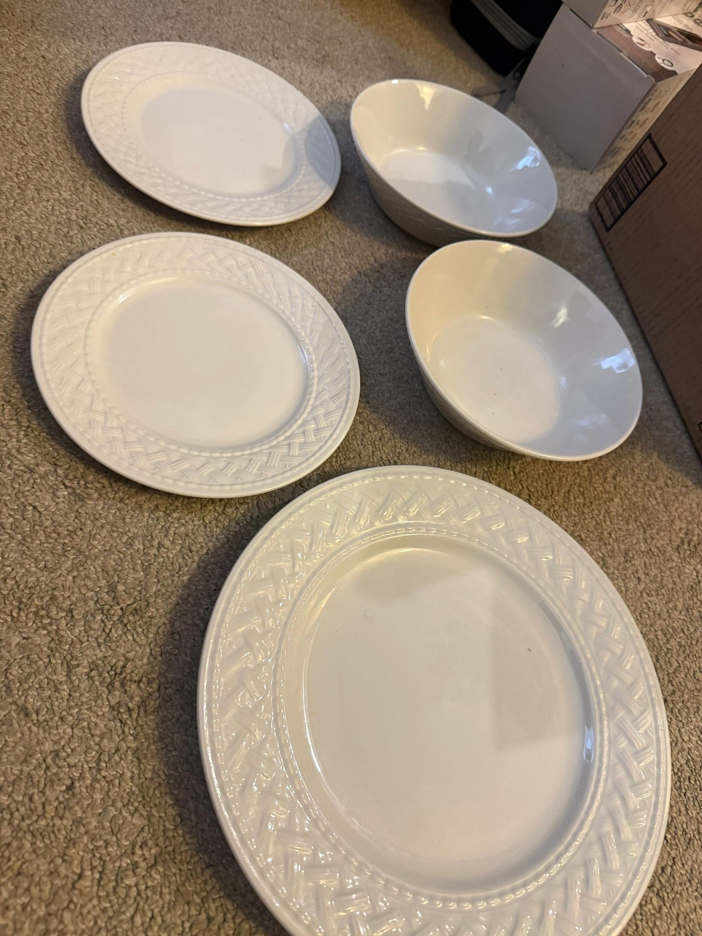 White Dinnerware Set: 5-Piece Stoneware Plates, Bowls, Mugs