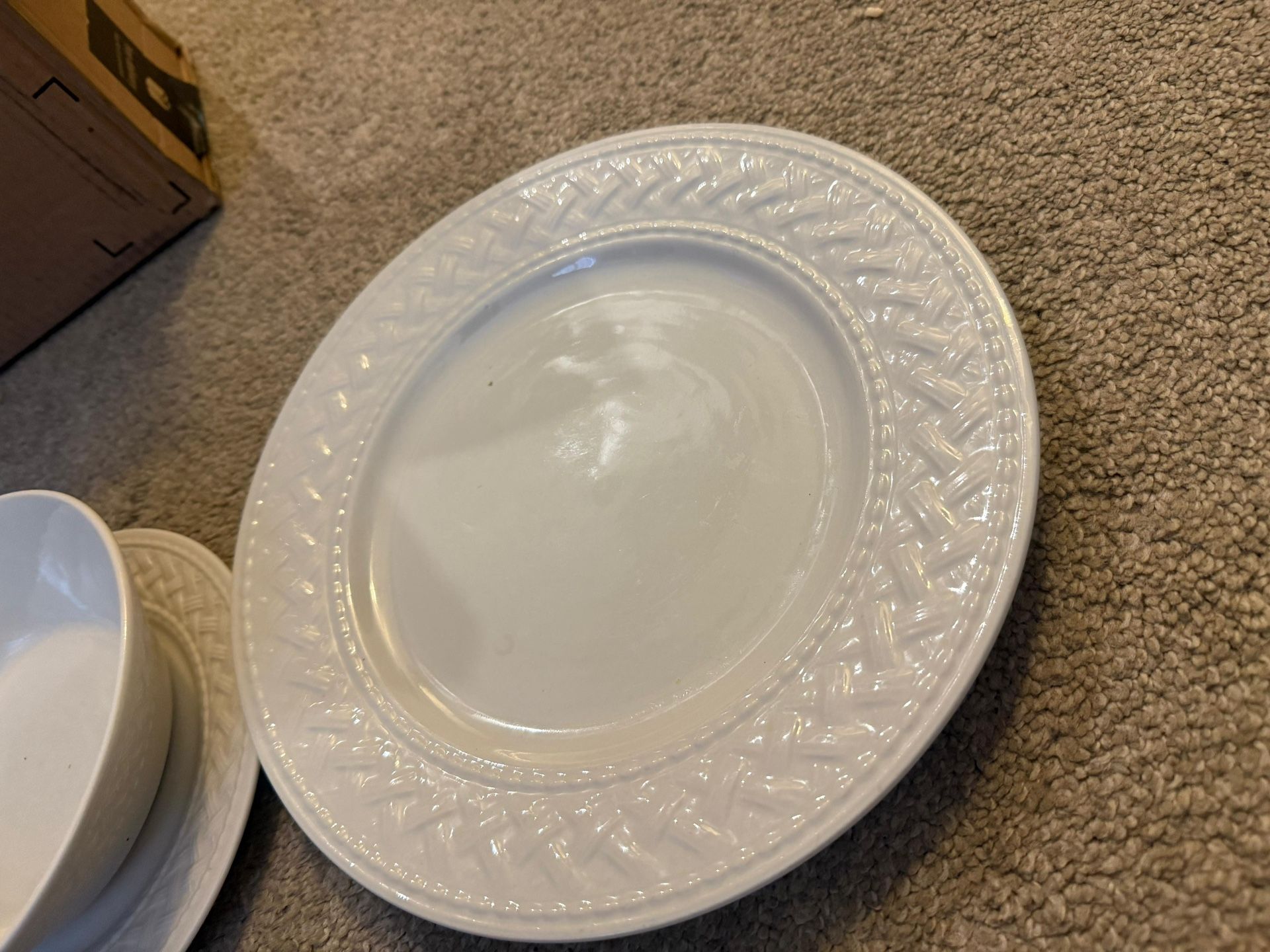 White Dinnerware Set: 5-Piece Stoneware Plates, Bowls, Mugs - photo 5