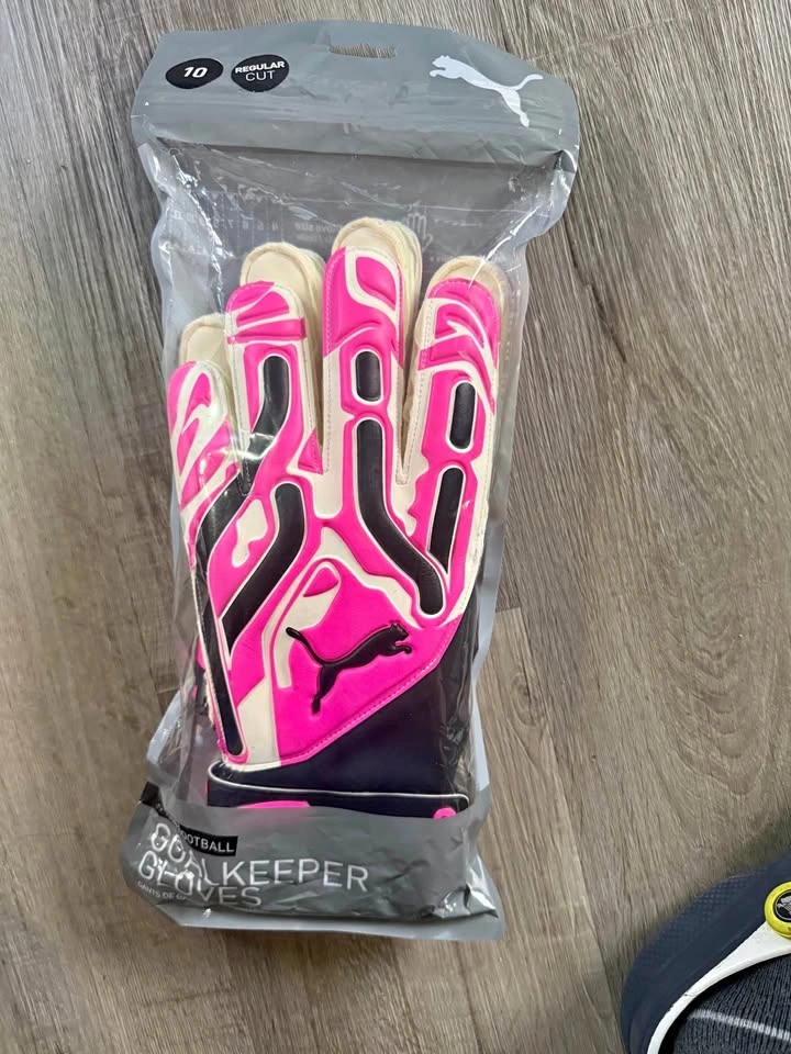 Size 10 Puma Ultra Match Protect Goalkeeper Gloves
