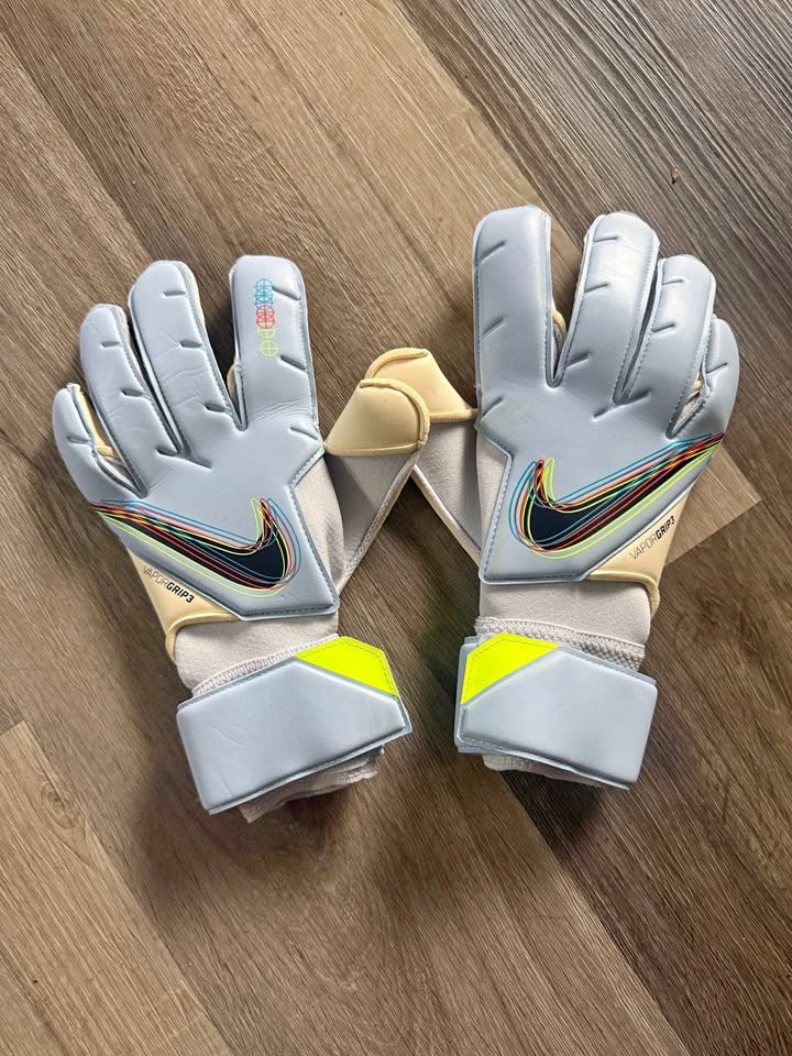 Nike Vapor Grip3 Promo Goalkeeper Gloves Size 9