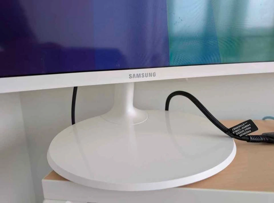 Samsung 32-inch Curved Monitor – Glossy white 60Hz - photo 2