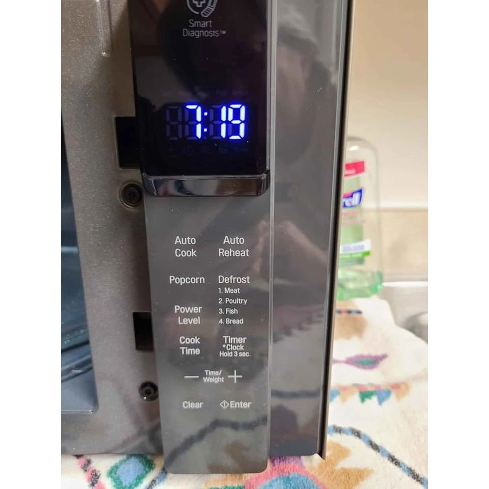 LG NeoChef 0.9 cu. ft. Countertop Microwave - photo 2