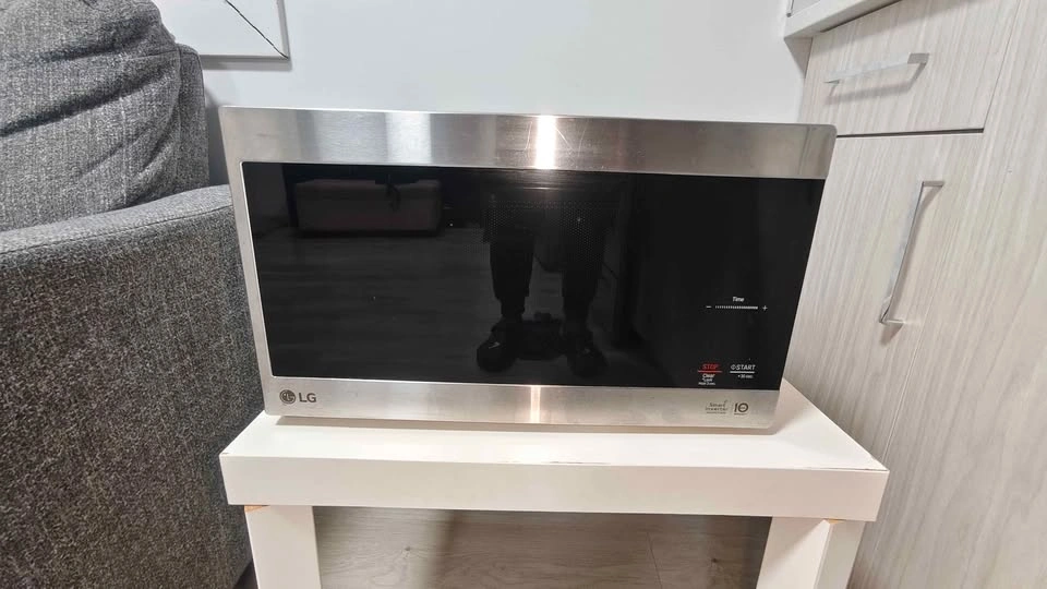 LG NeoChef 0.9 cu. ft. Countertop Microwave - photo 4