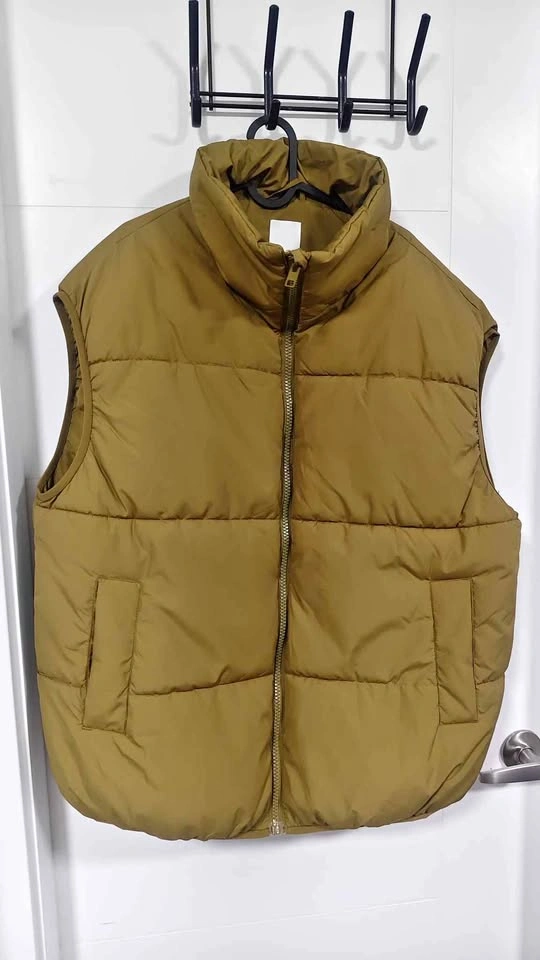 H&M Olive Green Puffer Vest (L/XL)