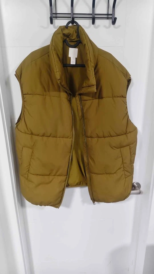 H&M Olive Green Puffer Vest (L/XL) - photo 2