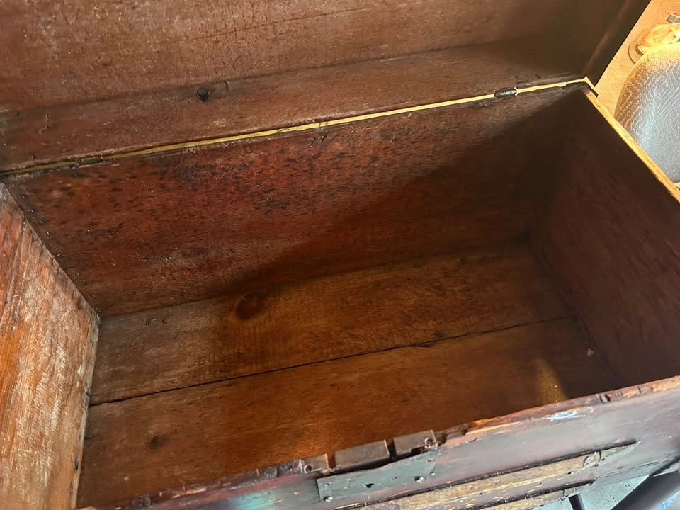 Antique Pine Chest - photo 2