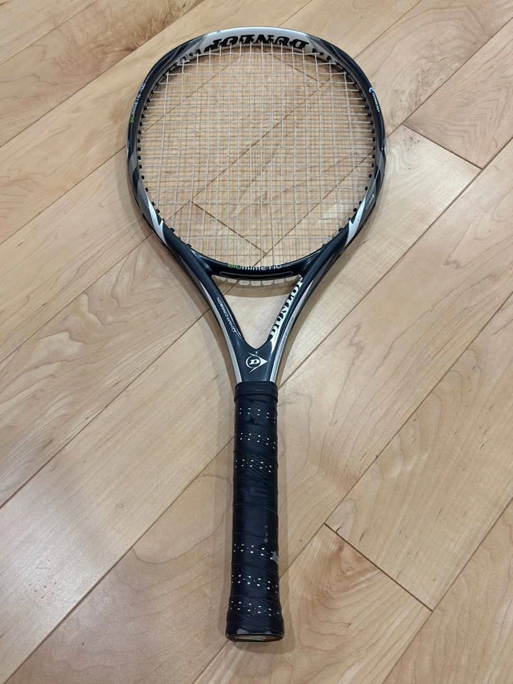 Dunlop Biomimetic 700 Tennis Racquet